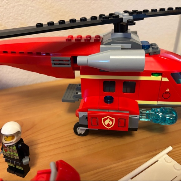 Lego Town Fire Rescue Helicopter (60281) - Picture 4 of 6